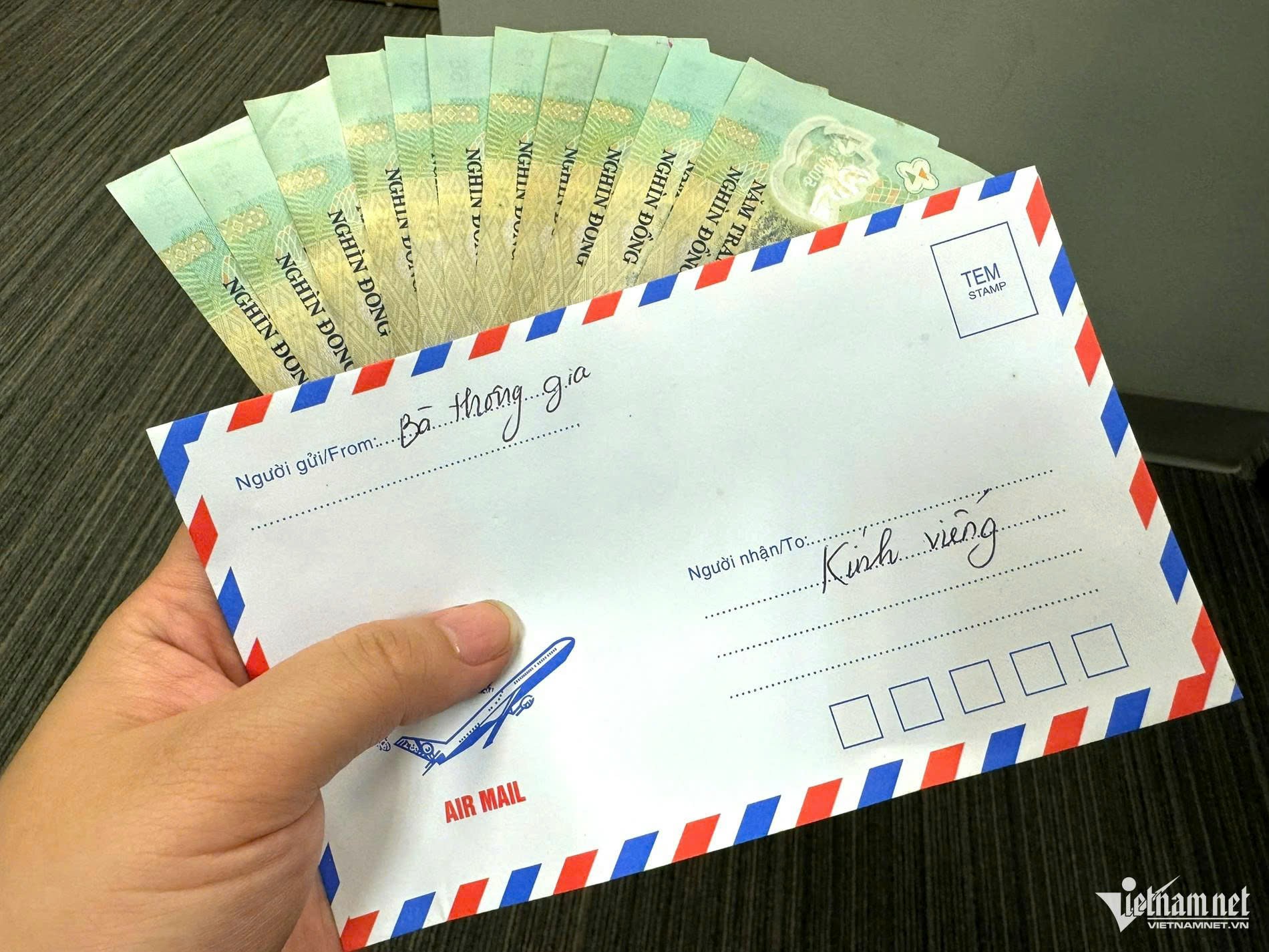 Thông gia nghèo gửi 50 triệu tiền phúng điếu, cả nhà xôn xao bàng hoàng, mở ra thấy bức thư bên trong, đọc mà ch/ế/t l/ặ/n/g