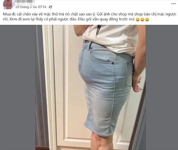 Mặc đúng váy nhưng shop cứ bảo là ‘mặc ngược’, chị khách đăng hình lên mạng và cái kết